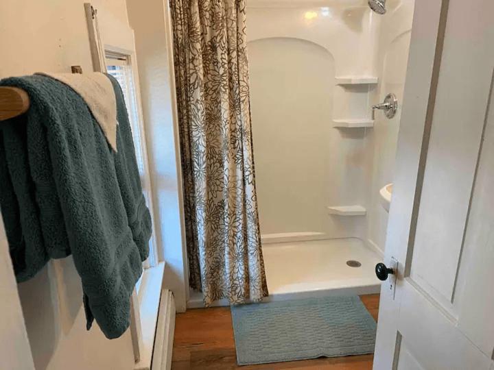 Cozy 3 & 4 Bed Home 2 Blocks To Hospitals & Lambeau Green Bay Esterno foto