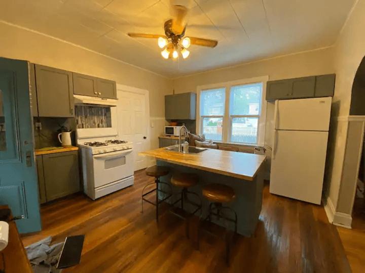 Cozy 3 & 4 Bed Home 2 Blocks To Hospitals & Lambeau Green Bay Esterno foto
