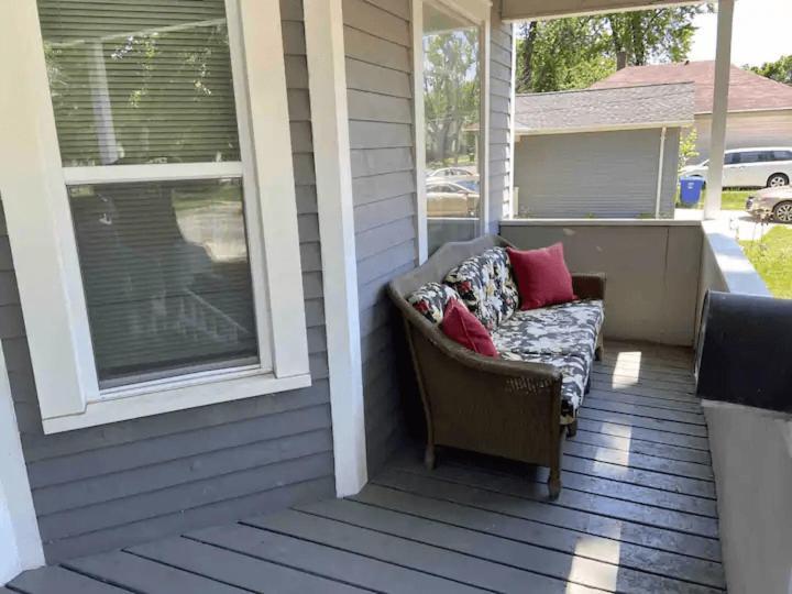 Cozy 3 & 4 Bed Home 2 Blocks To Hospitals & Lambeau Green Bay Esterno foto