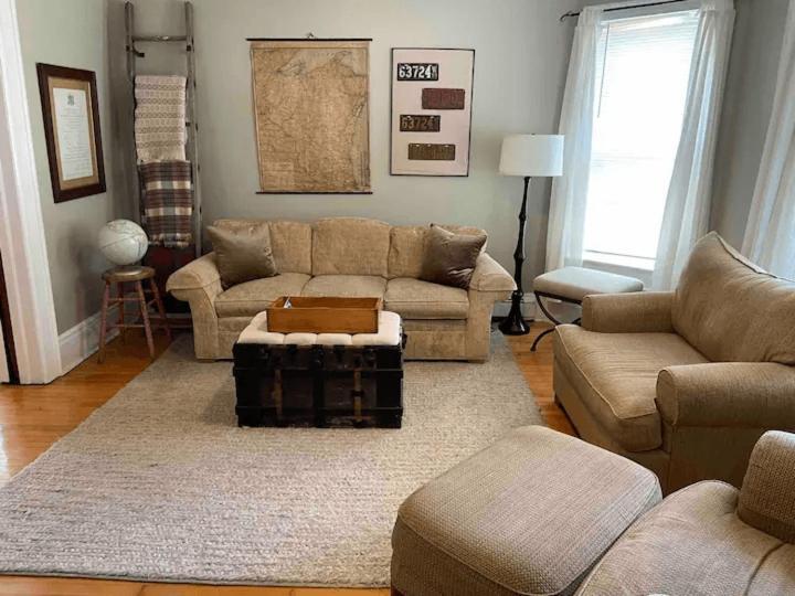 Cozy 3 & 4 Bed Home 2 Blocks To Hospitals & Lambeau Green Bay Esterno foto