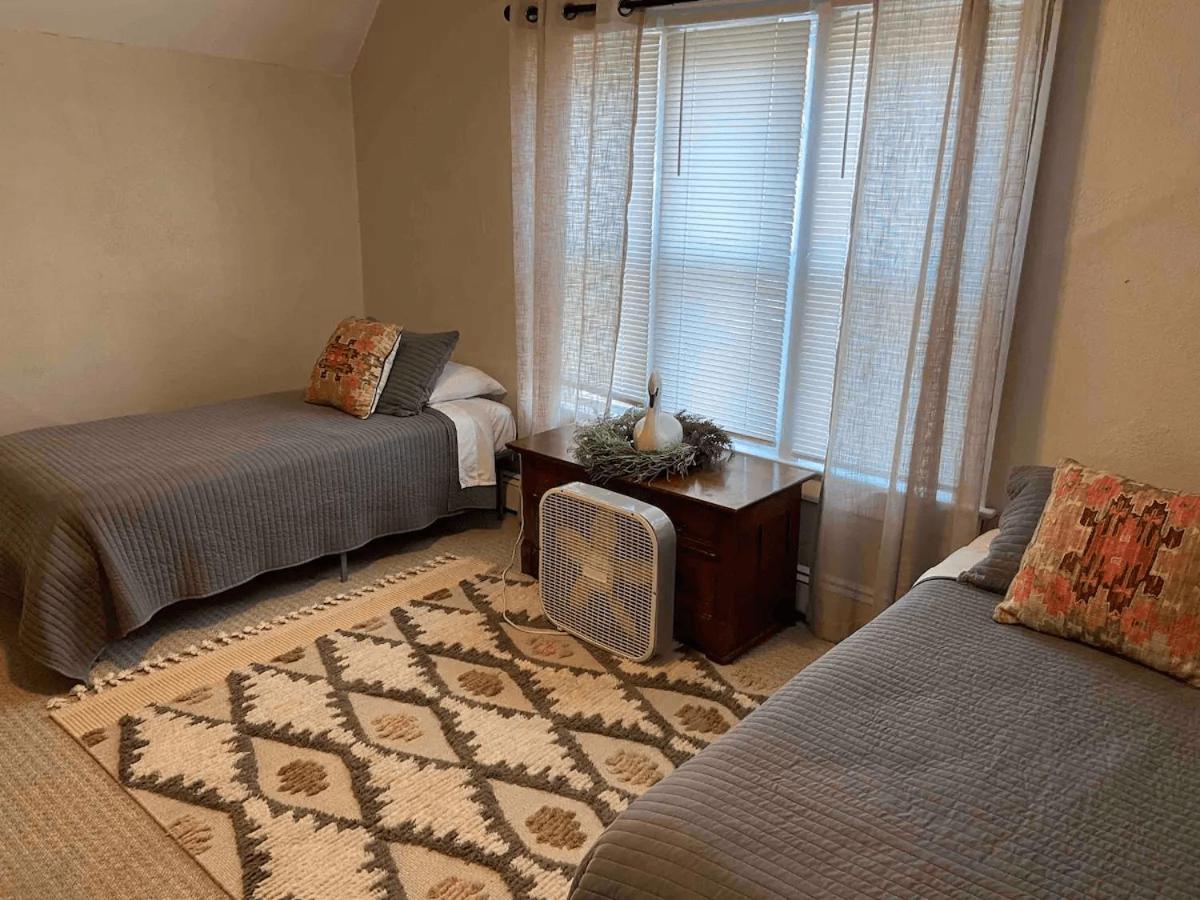 Cozy 3 & 4 Bed Home 2 Blocks To Hospitals & Lambeau Green Bay Esterno foto